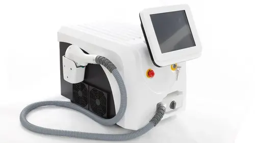kolminkertainen diodi laser