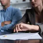 Avioero horisontissa: 2 näkymätöntä merkkiä avioliiton romahtamisesta