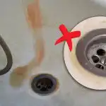 Nopeasti ja ilman kemikaaleja: kuinka poistaa pysyvästi ruostetahrat kylpyammeesta